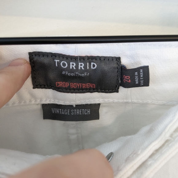 Torrid Boyfriend Crop Optic White Distressed Jeans in Vintage Stretch - Picture 6 of 8